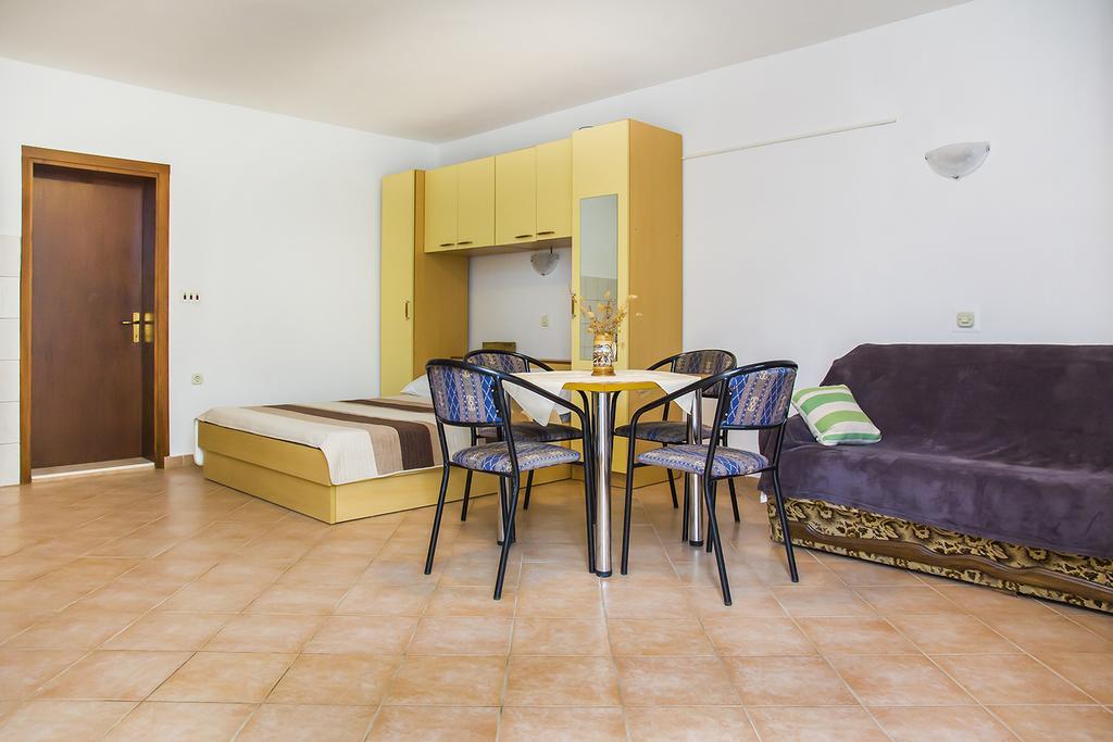 Apartments Zovko Drače エクステリア 写真