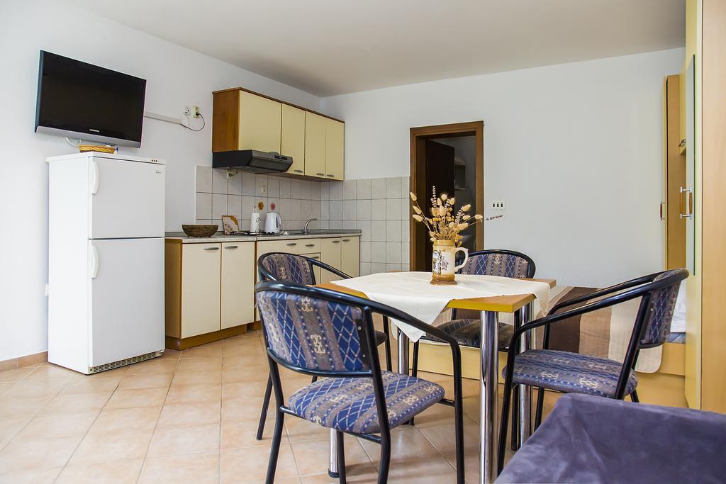 Apartments Zovko Drače エクステリア 写真